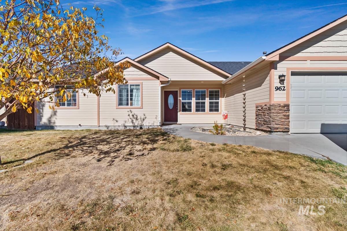 962 W 4th N, Mountain Home, Idaho 83647, 3 Bedrooms, 2 Bathrooms, Residential For Sale, Price $345,000, 99004377
