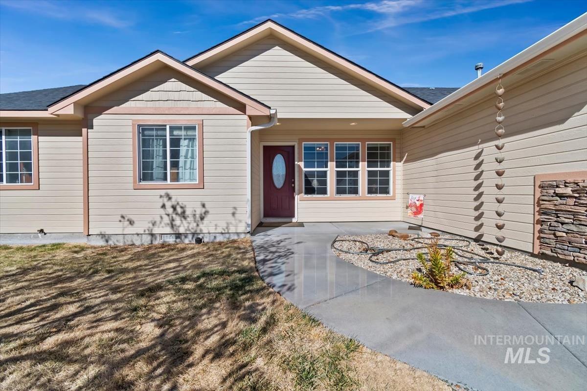 962 W 4th N, Mountain Home, Idaho 83647, 3 Bedrooms, 2 Bathrooms, Residential For Sale, Price $345,000, 99004377