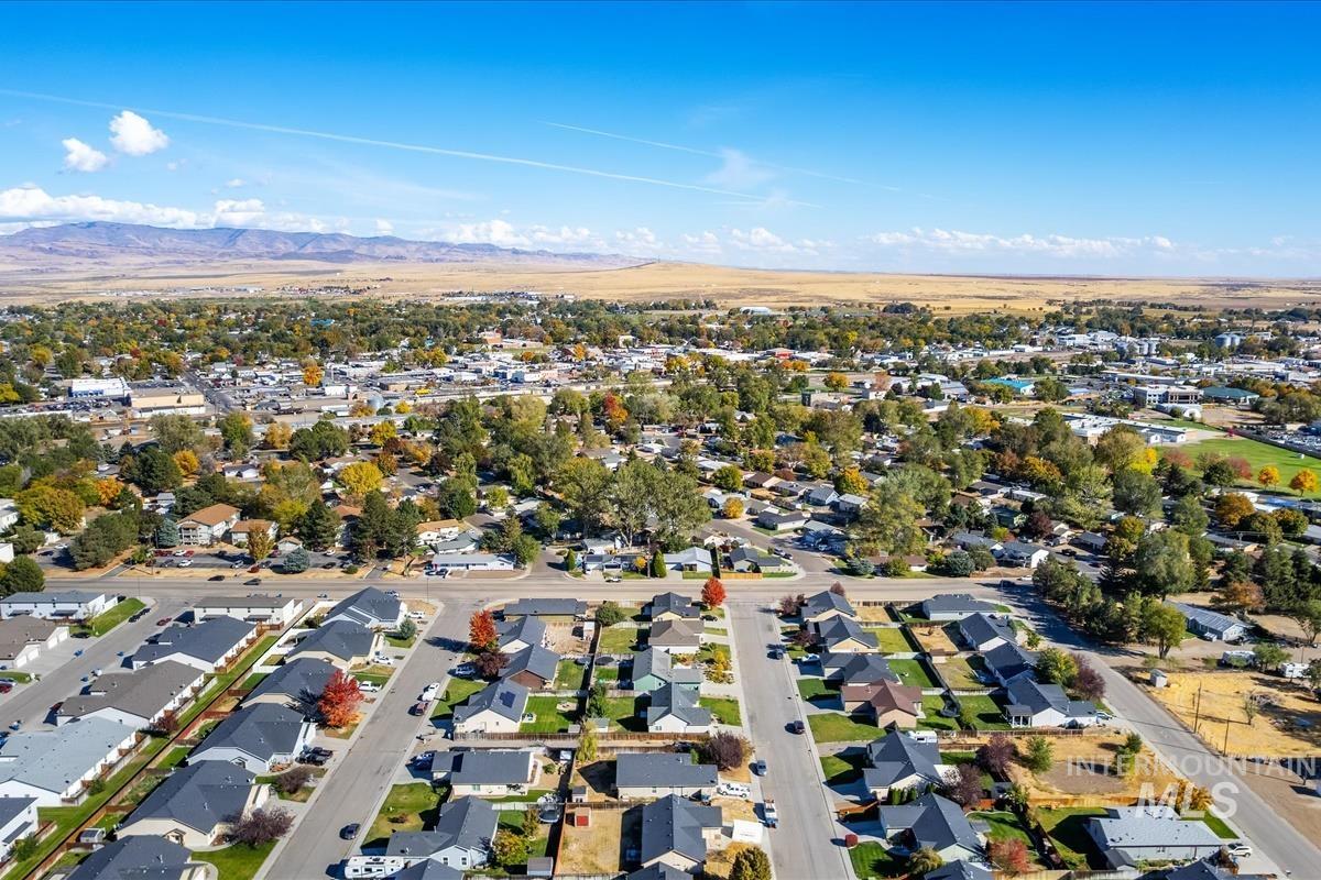 962 W 4th N, Mountain Home, Idaho 83647, 3 Bedrooms, 2 Bathrooms, Residential For Sale, Price $345,000, 99004377