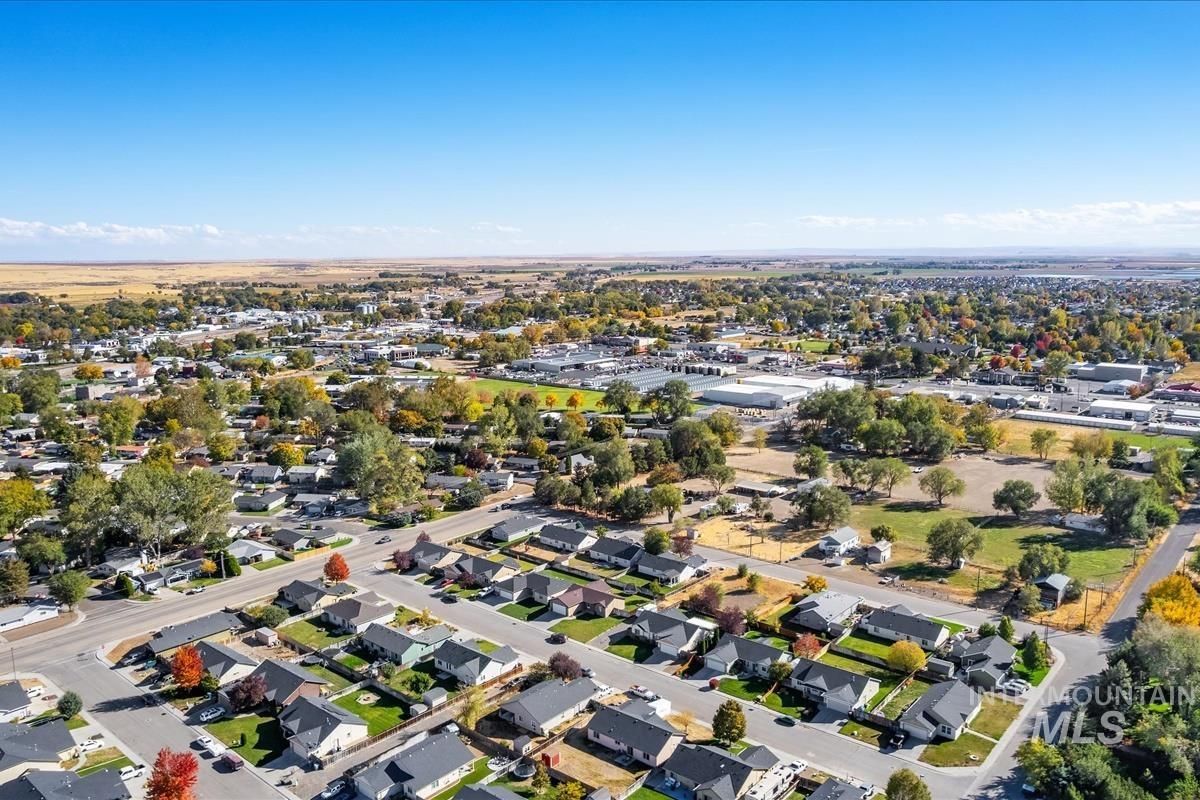 962 W 4th N, Mountain Home, Idaho 83647, 3 Bedrooms, 2 Bathrooms, Residential For Sale, Price $345,000, 99004377
