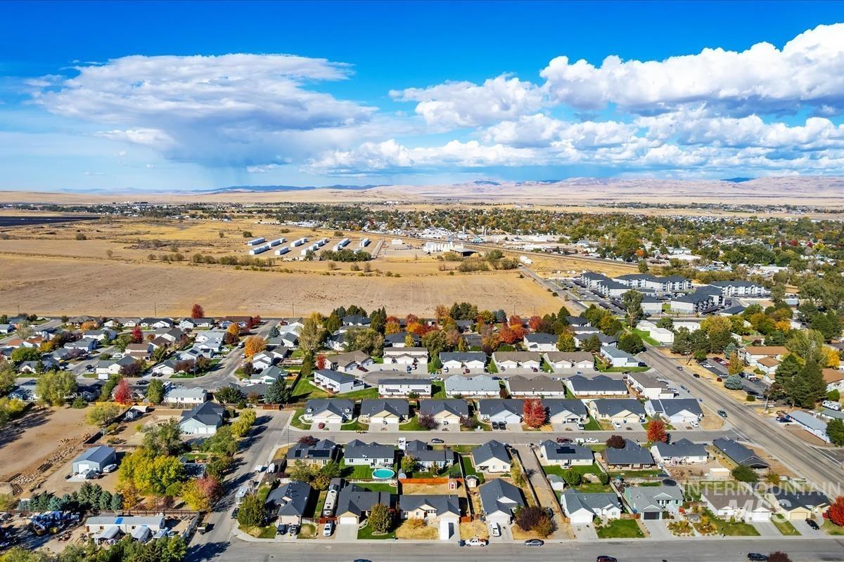 962 W 4th N, Mountain Home, Idaho 83647, 3 Bedrooms, 2 Bathrooms, Residential For Sale, Price $345,000, 99004377