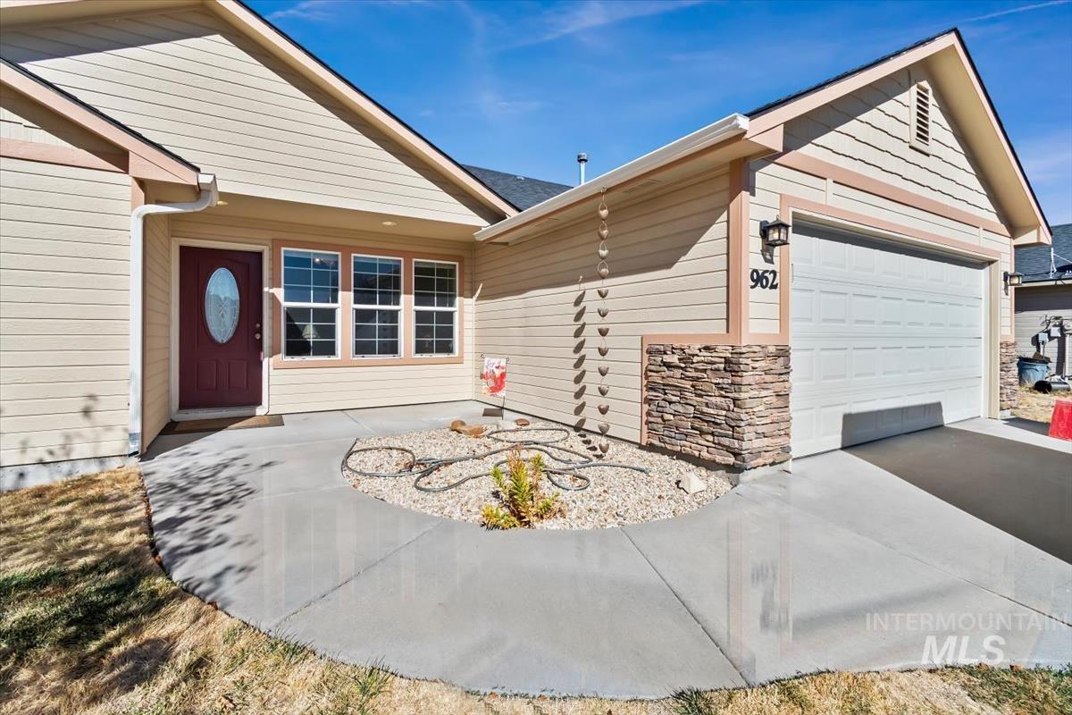 962 W 4th N, Mountain Home, Idaho 83647, 3 Bedrooms, 2 Bathrooms, Residential For Sale, Price $345,000, 99004377