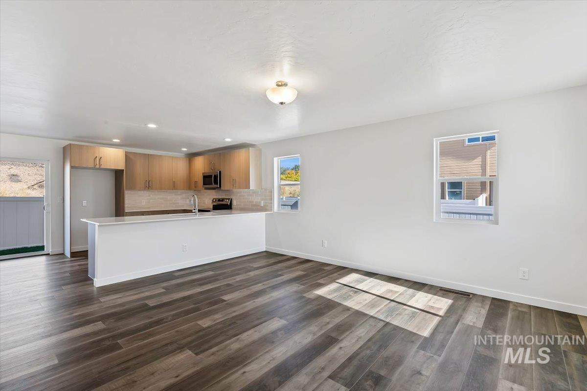 1918 E Shortline, Nampa, Idaho 83687, 3 Bedrooms, 2.5 Bathrooms, Residential For Sale, Price $339,900, 99004384