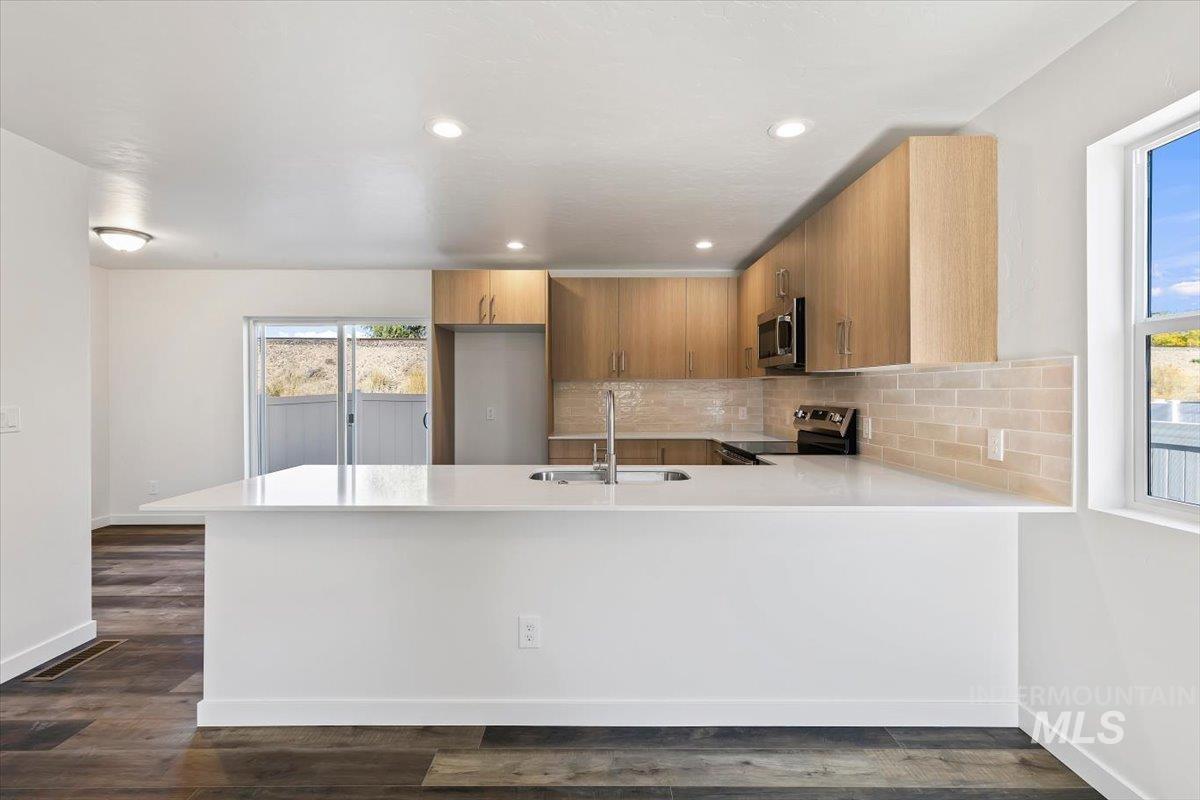 1918 E Shortline, Nampa, Idaho 83687, 3 Bedrooms, 2.5 Bathrooms, Residential For Sale, Price $339,900, 99004384