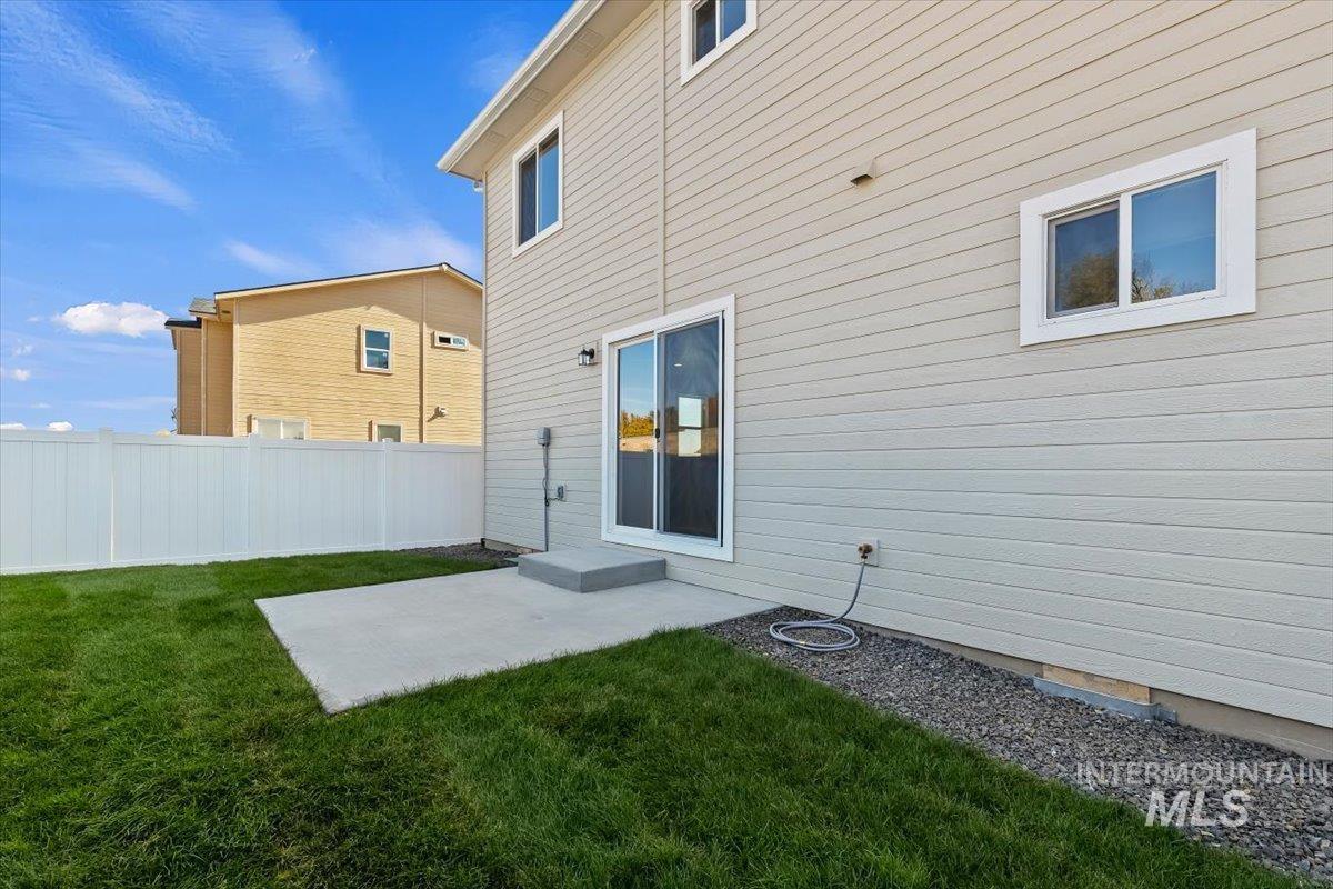1918 E Shortline, Nampa, Idaho 83687, 3 Bedrooms, 2.5 Bathrooms, Residential Income For Sale, Price $339,900,MLS 99004386