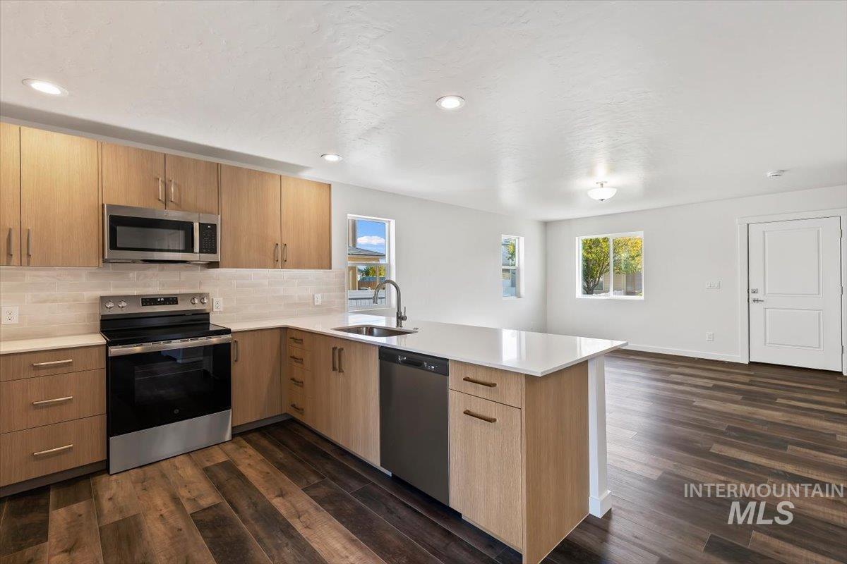 1918 E Shortline, Nampa, Idaho 83687, 3 Bedrooms, 2.5 Bathrooms, Residential Income For Sale, Price $339,900,MLS 99004386