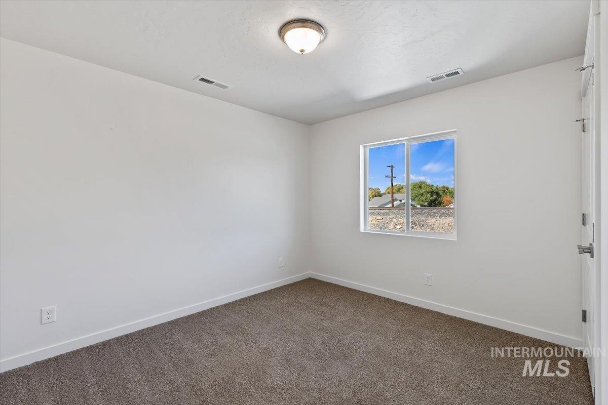 1918 E Shortline, Nampa, Idaho 83687, 3 Bedrooms, 2.5 Bathrooms, Residential Income For Sale, Price $339,900,MLS 99004386