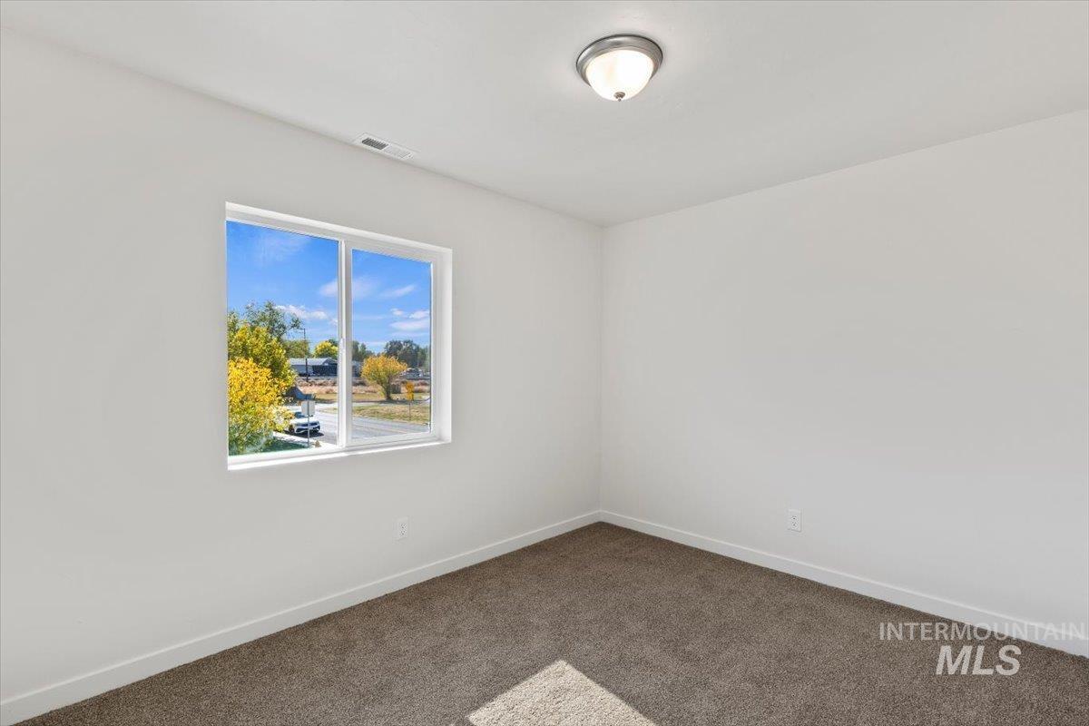1918 E Shortline, Nampa, Idaho 83687, 3 Bedrooms, 2.5 Bathrooms, Residential Income For Sale, Price $339,900,MLS 99004386