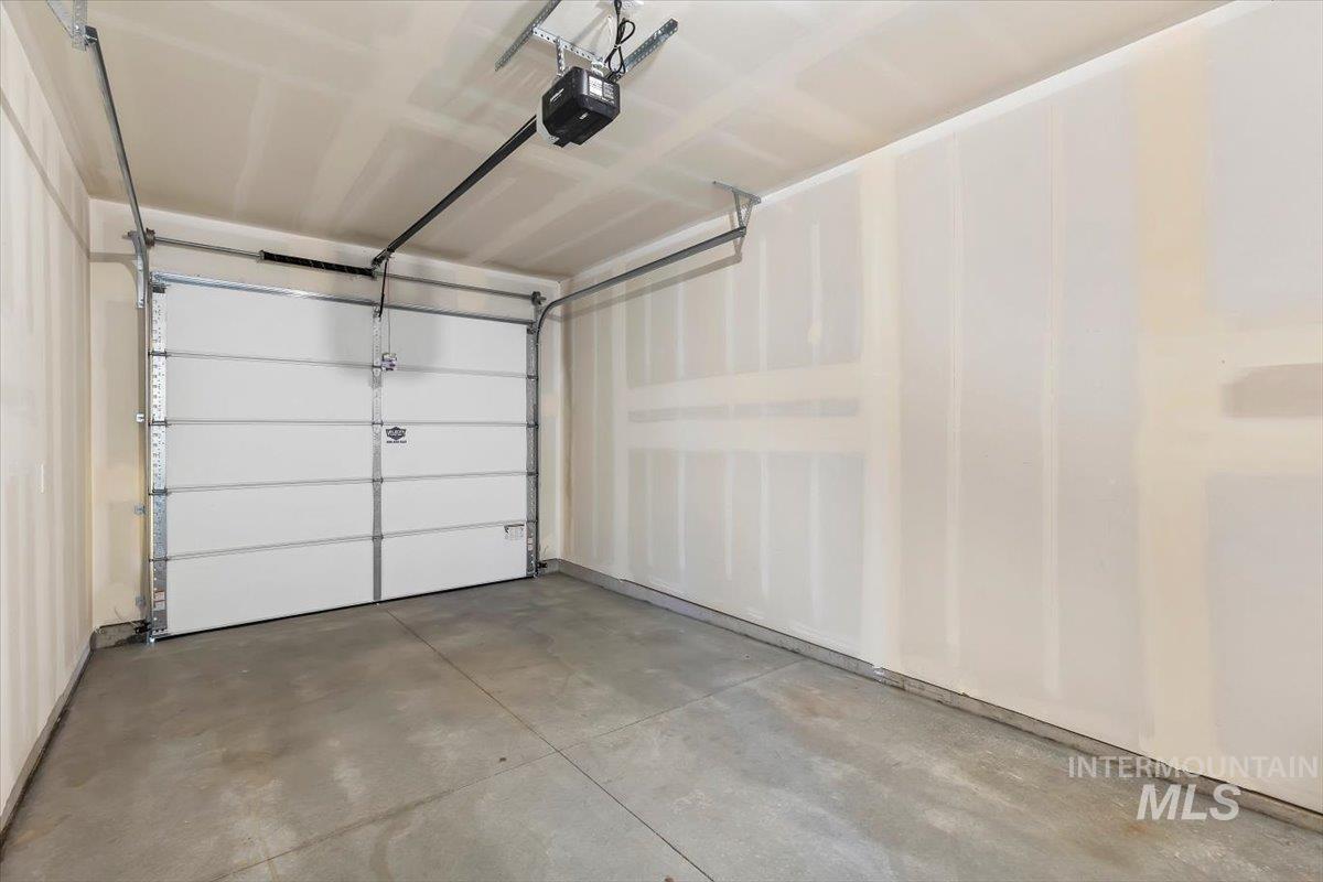 1916 E Shortline Dr, Nampa, Idaho 83687, 3 Bedrooms, 2.5 Bathrooms, Residential Income For Sale, Price $339,900,MLS 99004388