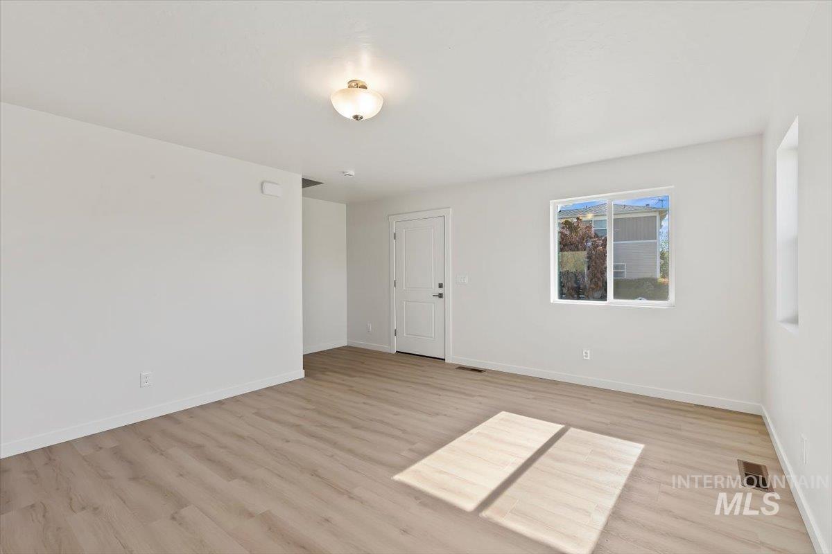 1916 E Shortline Dr, Nampa, Idaho 83687, 3 Bedrooms, 2.5 Bathrooms, Residential Income For Sale, Price $339,900,MLS 99004388