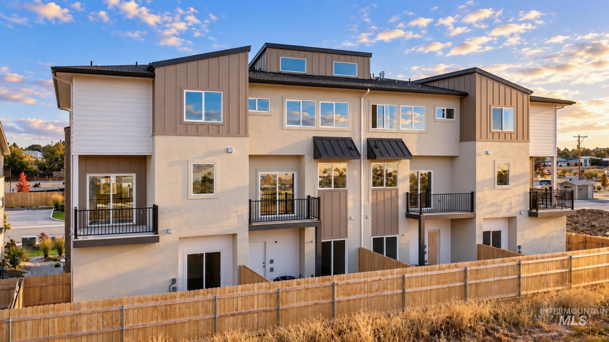 5270 N River Water, Garden City, Idaho 83714, 3 Bedrooms, 3 Bathrooms, Residential For Sale, Price $749,900, 99004390