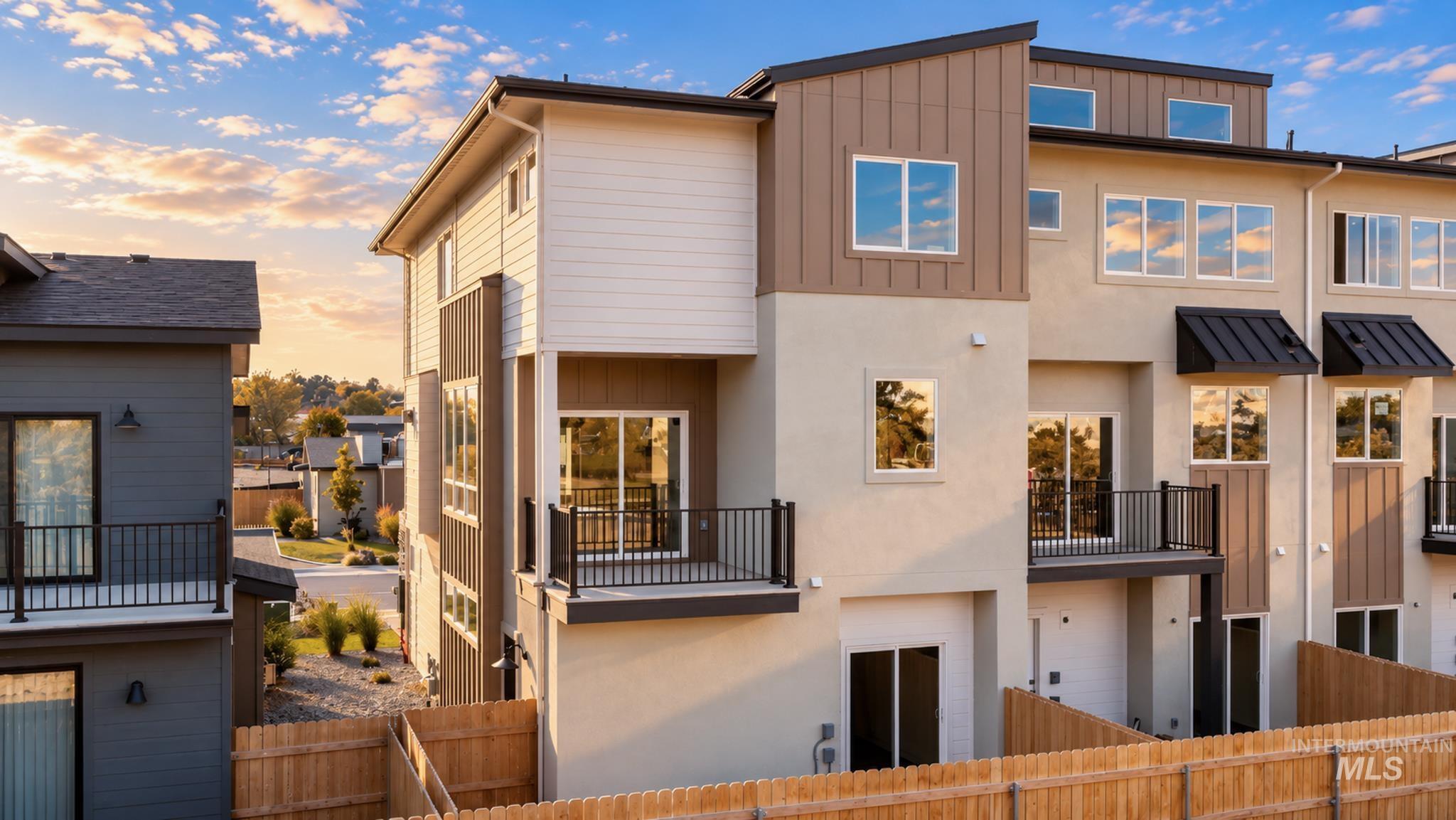 5270 N River Water, Garden City, Idaho 83714, 3 Bedrooms, 3 Bathrooms, Residential For Sale, Price $749,900, 99004390