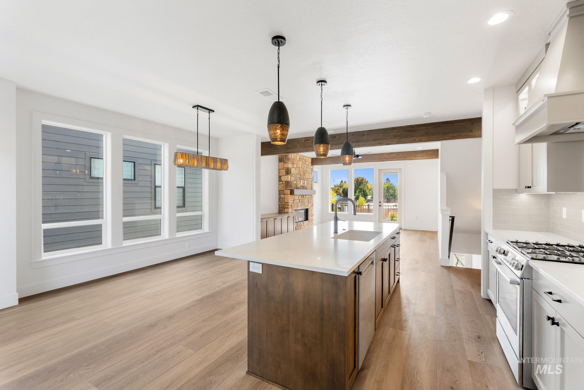 5270 N River Water, Garden City, Idaho 83714, 3 Bedrooms, 3 Bathrooms, Residential For Sale, Price $749,900, 99004390