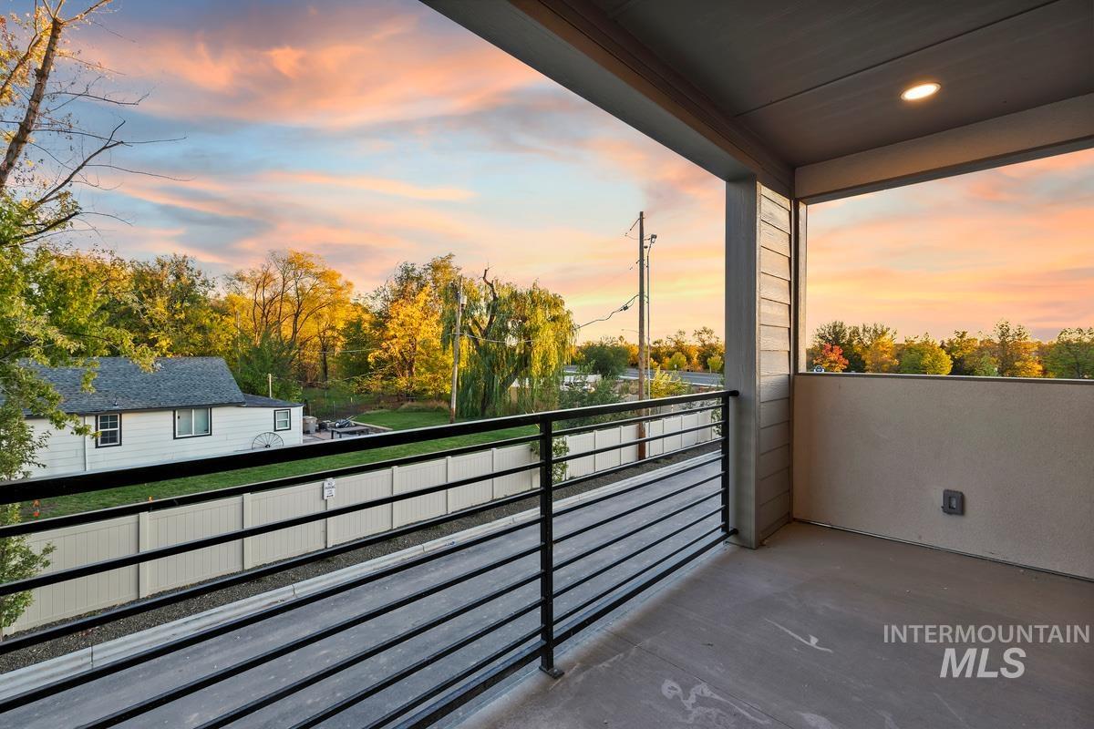 3231 W Moore, Boise, Idaho 83702, 3 Bedrooms, 3.5 Bathrooms, Residential For Sale, Price $899,900, 99004392