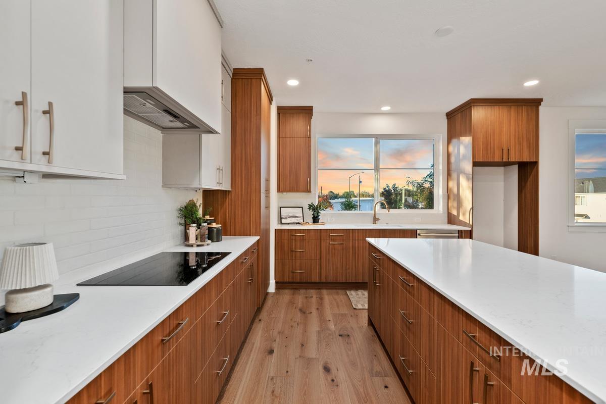 3231 W Moore, Boise, Idaho 83702, 3 Bedrooms, 3.5 Bathrooms, Residential For Sale, Price $899,900, 99004392