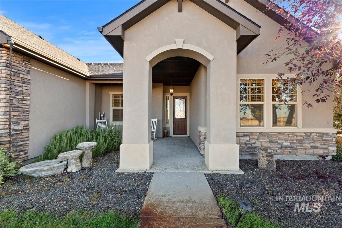 7521 N Grand Ridge, Eagle, Idaho 83616, 3 Bedrooms, 2.5 Bathrooms, Residential For Sale, Price $970,000, 99004396