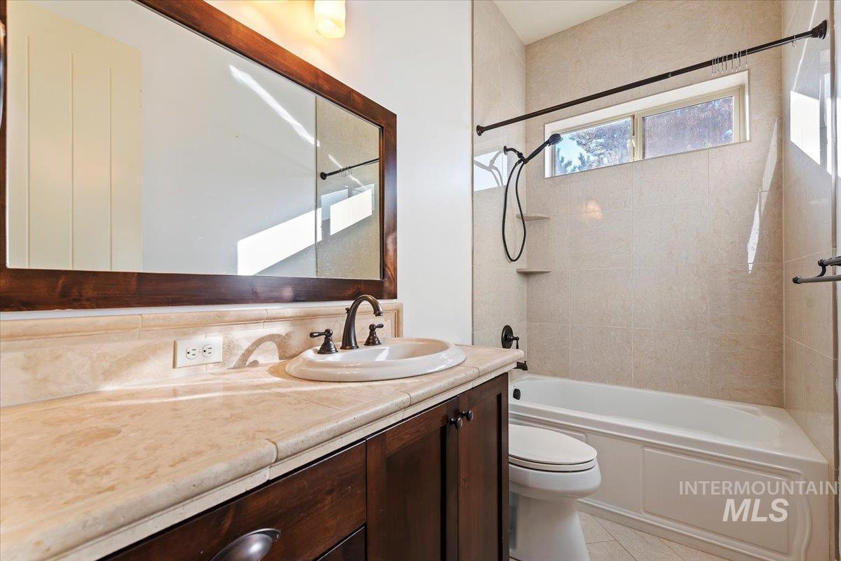 7521 N Grand Ridge, Eagle, Idaho 83616, 3 Bedrooms, 2.5 Bathrooms, Residential For Sale, Price $970,000, 99004396
