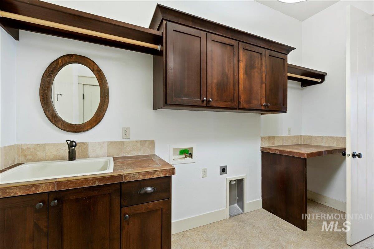 7521 N Grand Ridge, Eagle, Idaho 83616, 3 Bedrooms, 2.5 Bathrooms, Residential For Sale, Price $970,000, 99004396