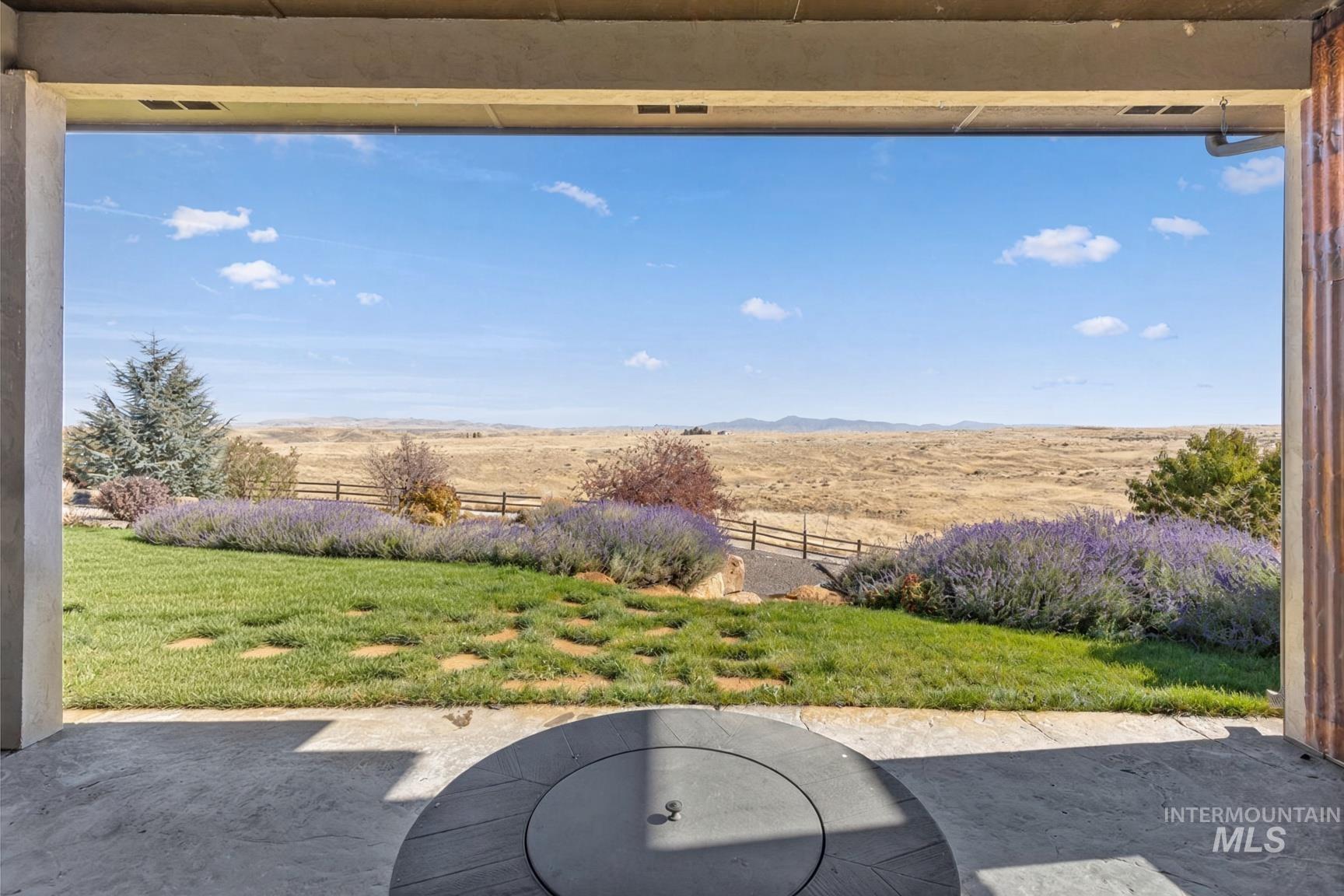 7521 N Grand Ridge, Eagle, Idaho 83616, 3 Bedrooms, 2.5 Bathrooms, Residential For Sale, Price $970,000, 99004396