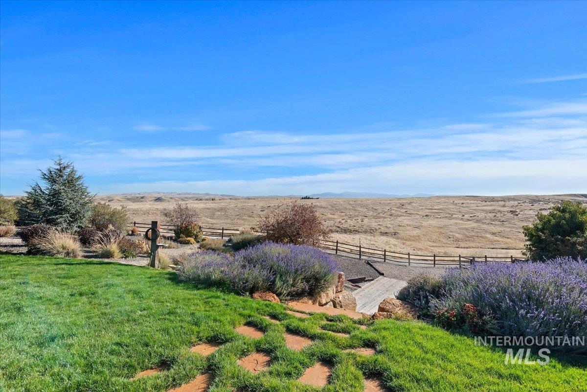 7521 N Grand Ridge, Eagle, Idaho 83616, 3 Bedrooms, 2.5 Bathrooms, Residential For Sale, Price $970,000, 99004396