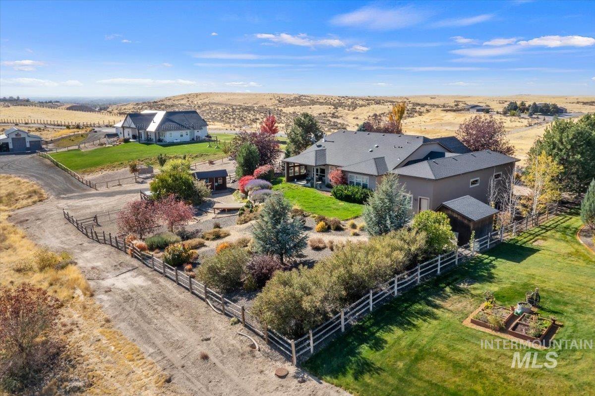 7521 N Grand Ridge, Eagle, Idaho 83616, 3 Bedrooms, 2.5 Bathrooms, Residential For Sale, Price $970,000, 99004396