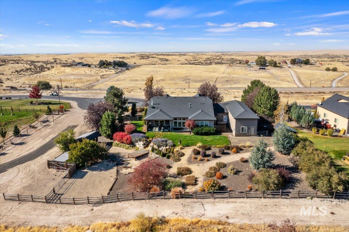 7521 N Grand Ridge, Eagle, Idaho 83616, 3 Bedrooms, 2.5 Bathrooms, Residential For Sale, Price $970,000, 99004396
