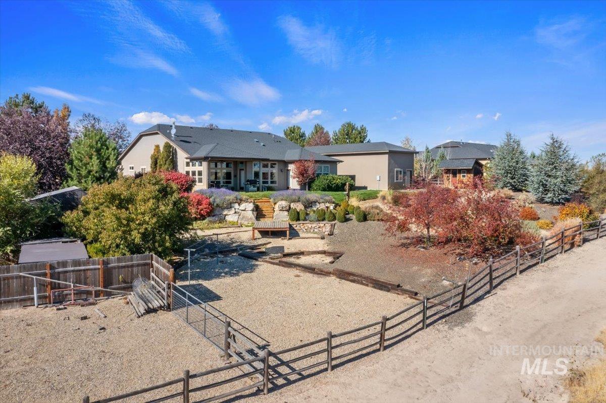 7521 N Grand Ridge, Eagle, Idaho 83616, 3 Bedrooms, 2.5 Bathrooms, Residential For Sale, Price $970,000, 99004396