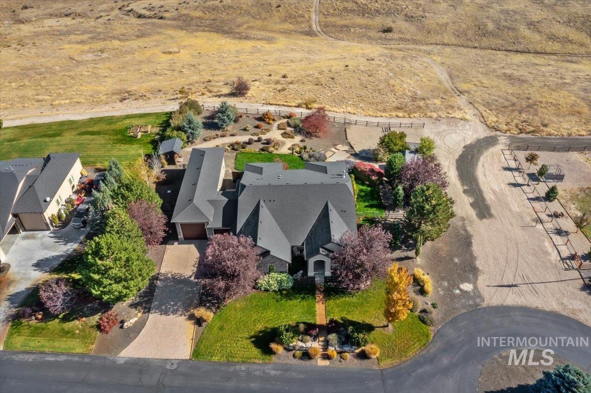 7521 N Grand Ridge, Eagle, Idaho 83616, 3 Bedrooms, 2.5 Bathrooms, Residential For Sale, Price $970,000, 99004396