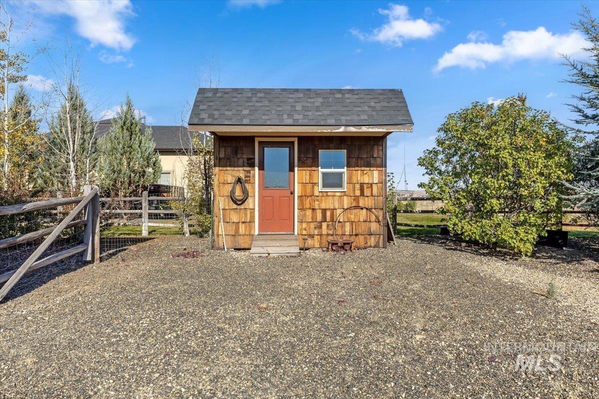 7521 N Grand Ridge, Eagle, Idaho 83616, 3 Bedrooms, 2.5 Bathrooms, Residential For Sale, Price $970,000, 99004396