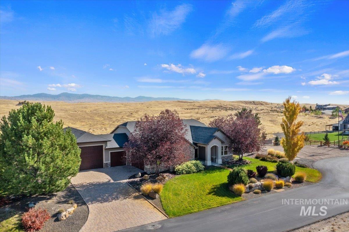 7521 N Grand Ridge, Eagle, Idaho 83616, 3 Bedrooms, 2.5 Bathrooms, Residential For Sale, Price $970,000, 99004396