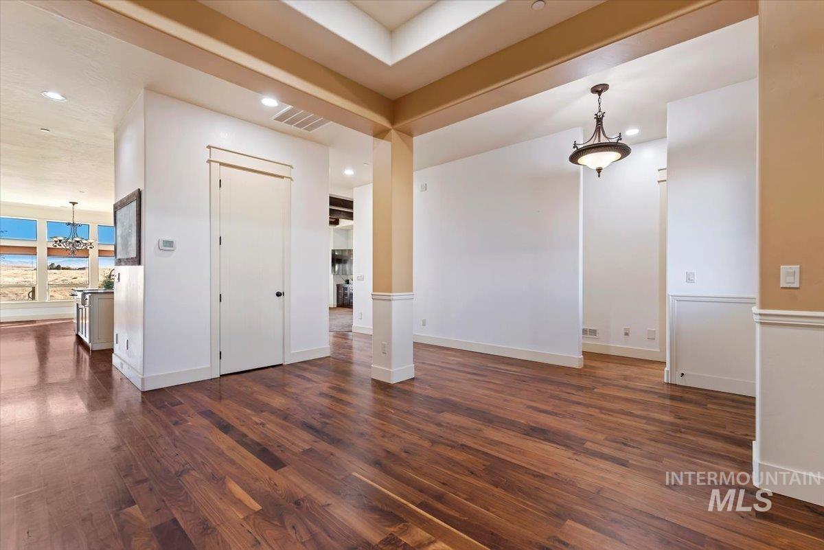 7521 N Grand Ridge, Eagle, Idaho 83616, 3 Bedrooms, 2.5 Bathrooms, Residential For Sale, Price $970,000, 99004396