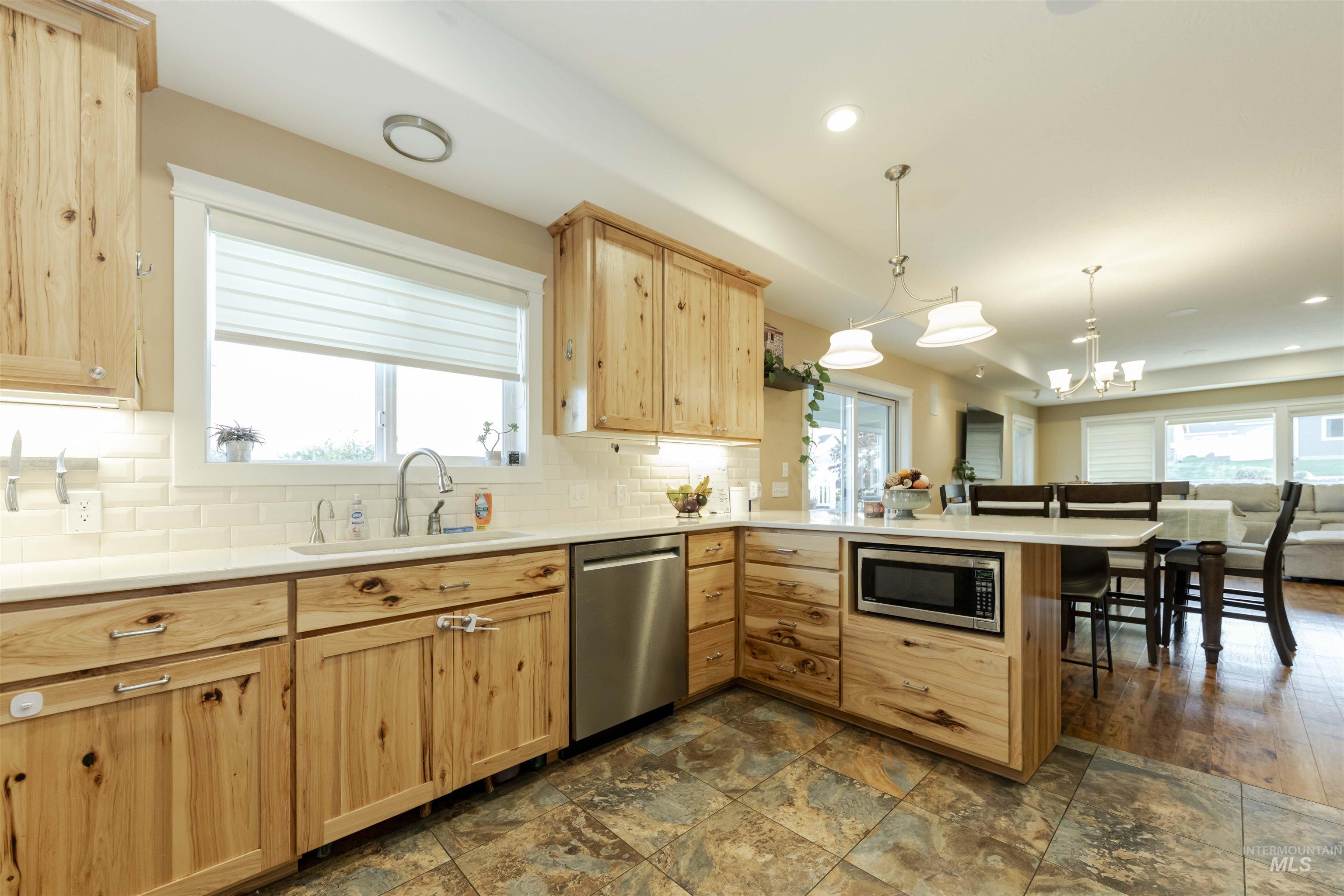 1725 Pioneer Dr., Lewiston, Idaho 83501, 3 Bedrooms, 3 Bathrooms, Residential For Sale, Price $635,000,MLS 99004398