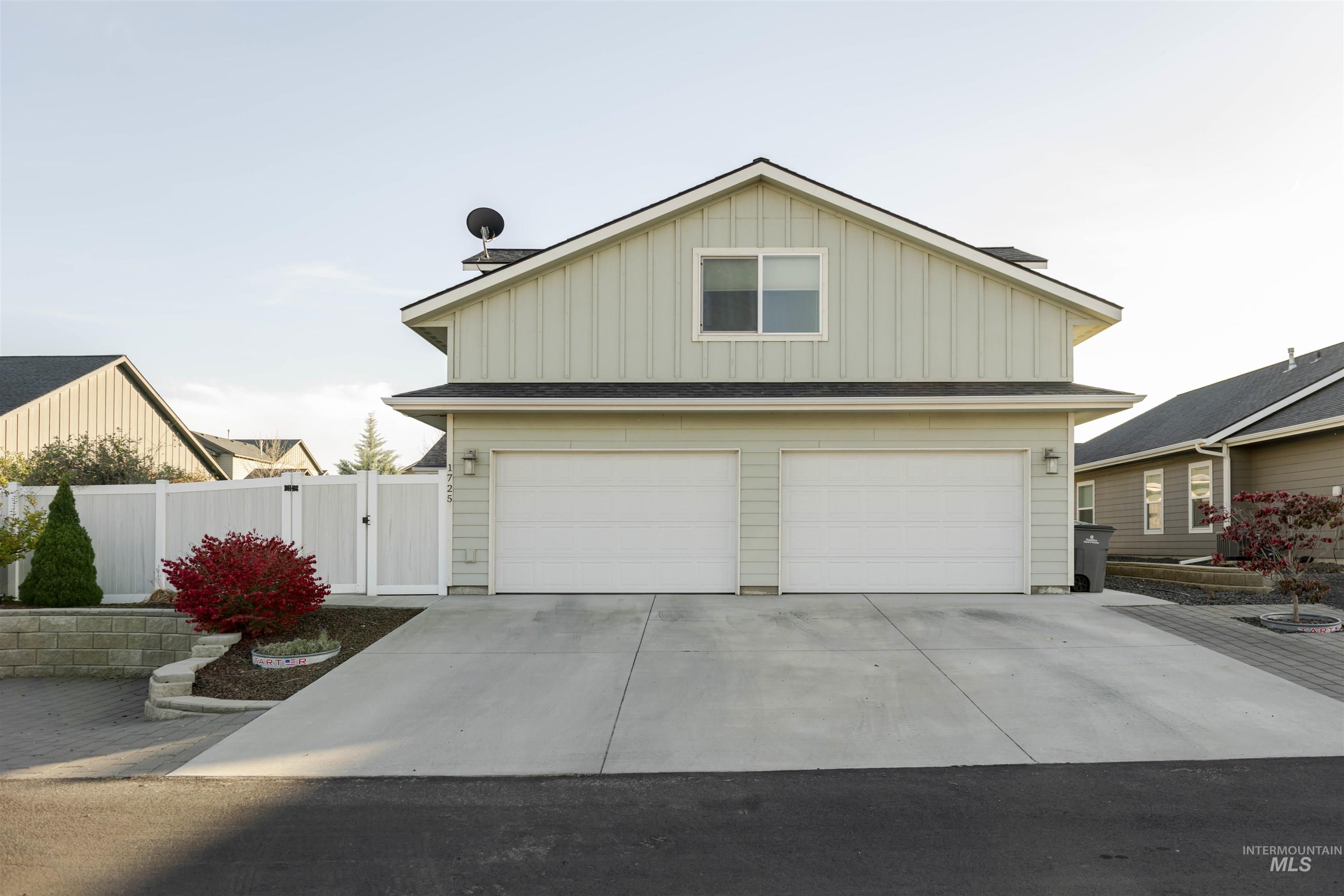 1725 Pioneer Dr., Lewiston, Idaho 83501, 3 Bedrooms, 3 Bathrooms, Residential For Sale, Price $635,000,MLS 99004398