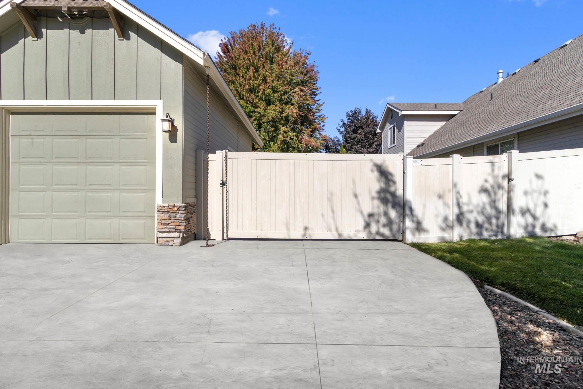2950 E Lucca Dr, Meridian, Idaho 83642, 4 Bedrooms, 3 Bathrooms, Residential For Sale, Price $829,990,MLS 99004406