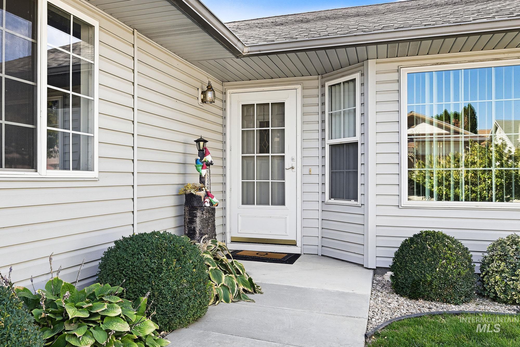 831 S Bristol, Nampa, Idaho 83651, 2 Bedrooms, 2 Bathrooms, Residential For Sale, Price $269,900,MLS 99004407