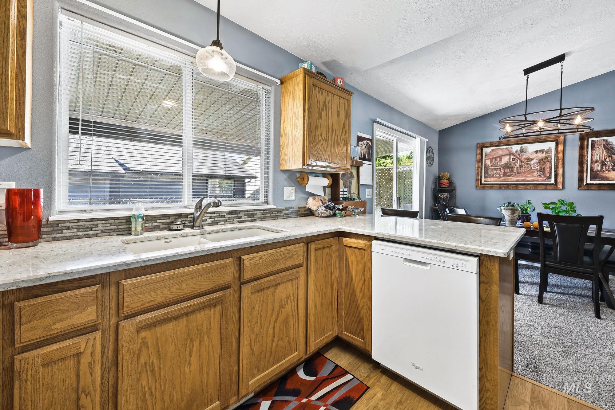 831 S Bristol, Nampa, Idaho 83651, 2 Bedrooms, 2 Bathrooms, Residential For Sale, Price $269,900,MLS 99004407