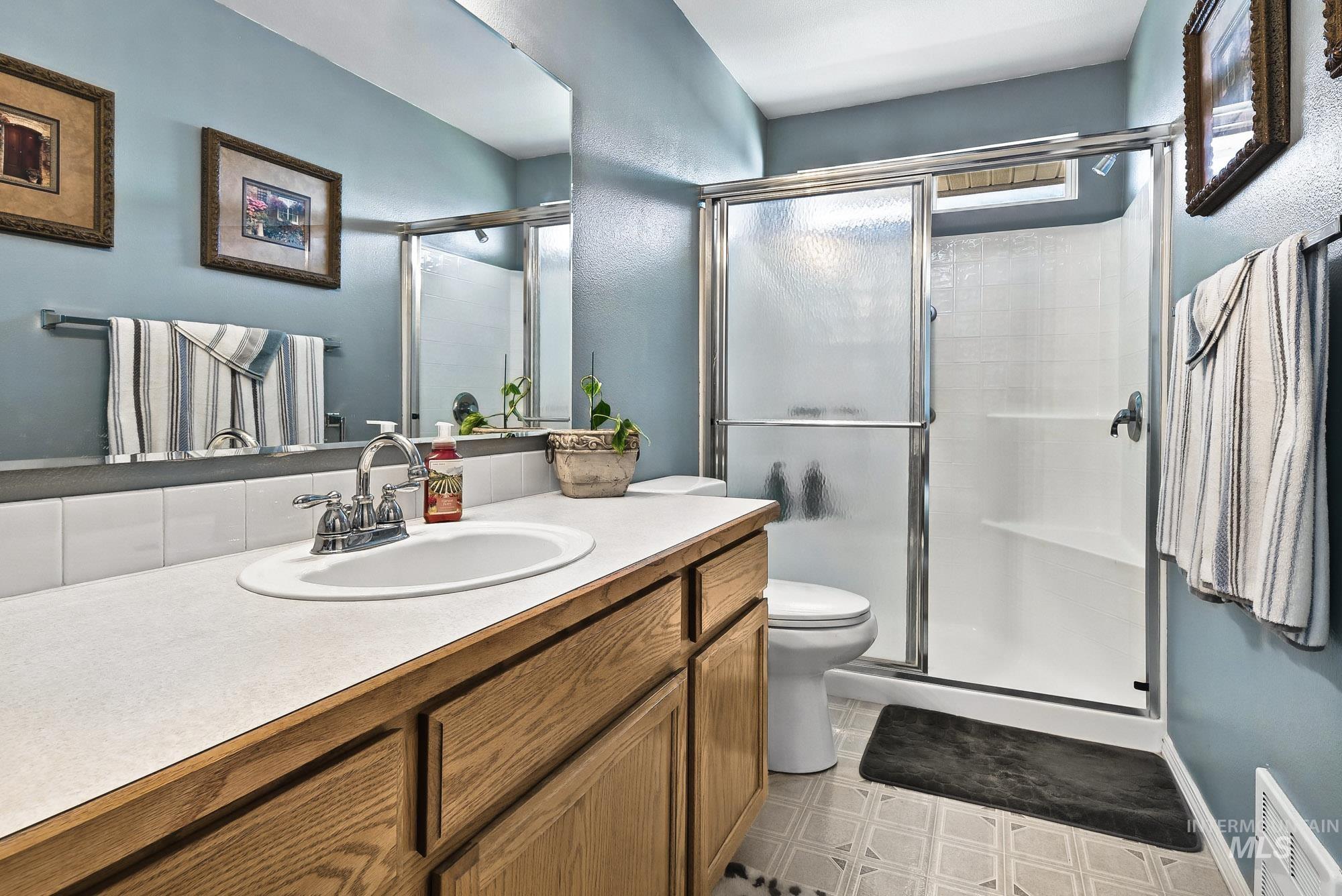831 S Bristol, Nampa, Idaho 83651, 2 Bedrooms, 2 Bathrooms, Residential For Sale, Price $269,900,MLS 99004407