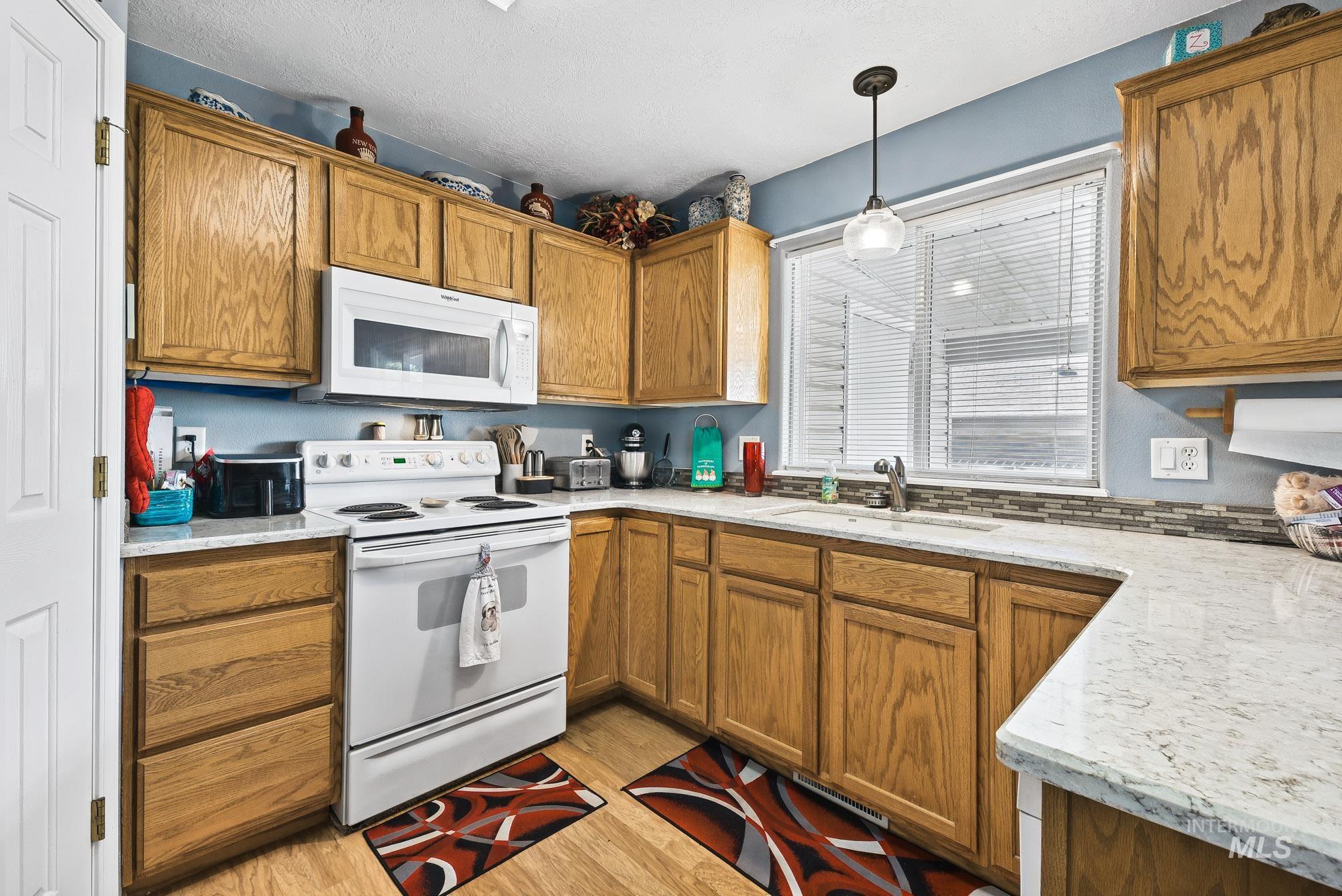 831 S Bristol, Nampa, Idaho 83651, 2 Bedrooms, 2 Bathrooms, Residential For Sale, Price $269,900,MLS 99004407