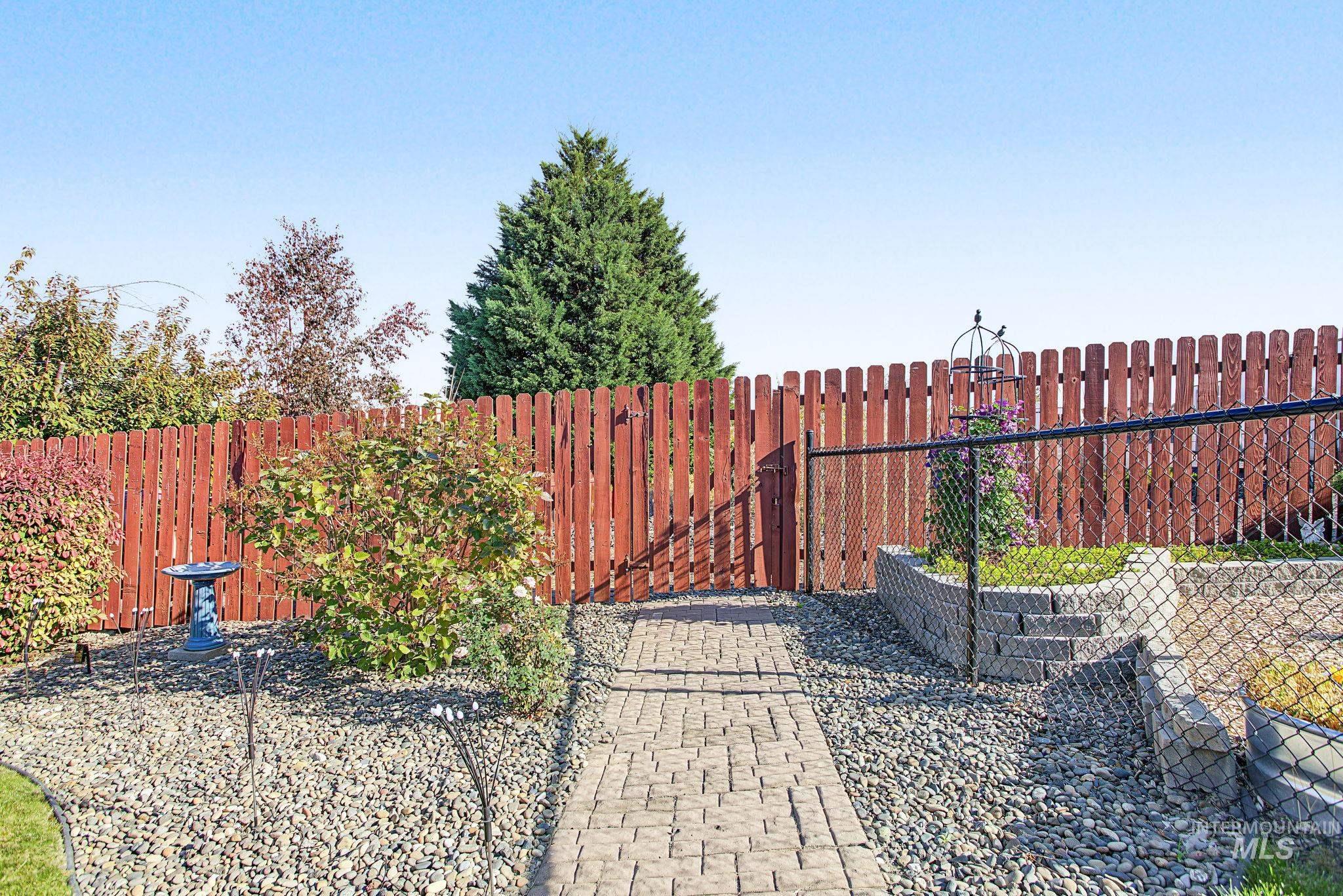 2933 Spruce Street, Lewiston, Idaho 83501, 2 Bedrooms, 2 Bathrooms, Residential For Sale, Price $420,000,MLS 99004418
