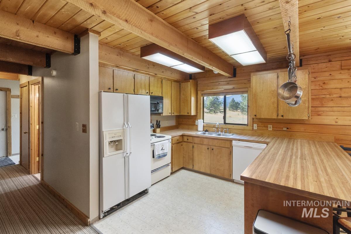 21 Willow Way, Cascade, Idaho 83611, 3 Bedrooms, 2 Bathrooms, Residential For Sale, Price $725,000, 99004428