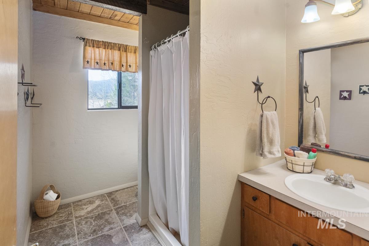 21 Willow Way, Cascade, Idaho 83611, 3 Bedrooms, 2 Bathrooms, Residential For Sale, Price $725,000, 99004428