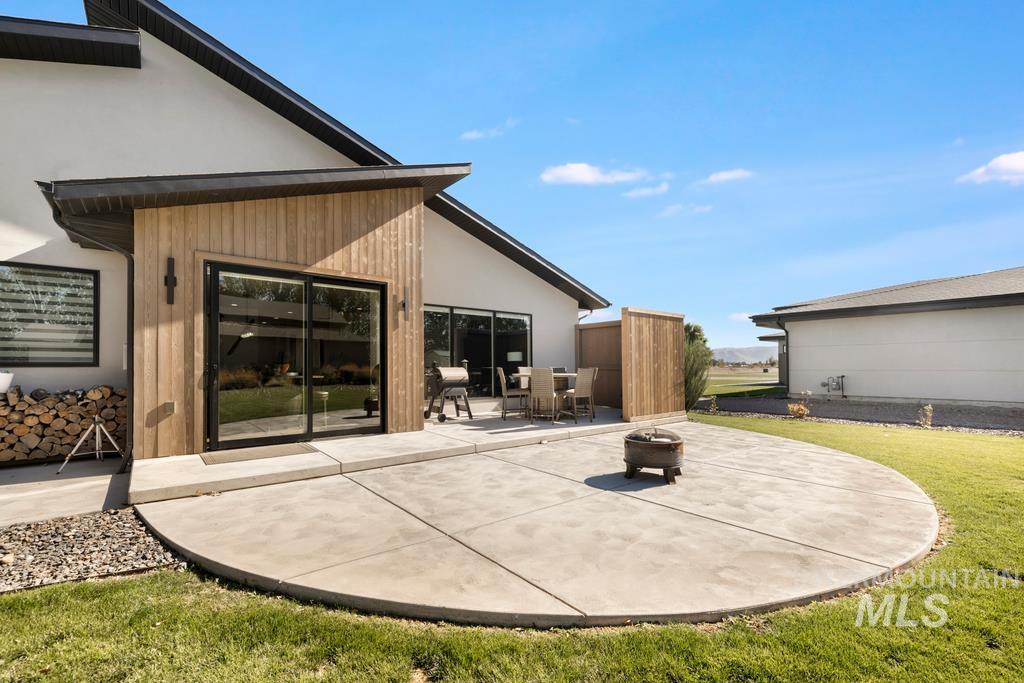 303 S 477 Ln W, Heyburn, Idaho 83336, 3 Bedrooms, 2.5 Bathrooms, Residential For Sale, Price $940,000,MLS 99004433