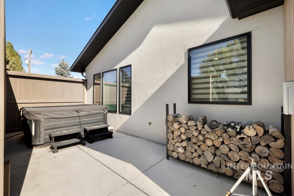 303 S 477 Ln W, Heyburn, Idaho 83336, 3 Bedrooms, 2.5 Bathrooms, Residential For Sale, Price $940,000,MLS 99004433