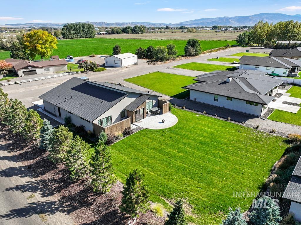 303 S 477 Ln W, Heyburn, Idaho 83336, 3 Bedrooms, 2.5 Bathrooms, Residential For Sale, Price $940,000,MLS 99004433