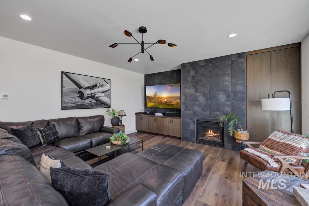 303 S 477 Ln W, Heyburn, Idaho 83336, 3 Bedrooms, 2.5 Bathrooms, Residential For Sale, Price $940,000,MLS 99004433
