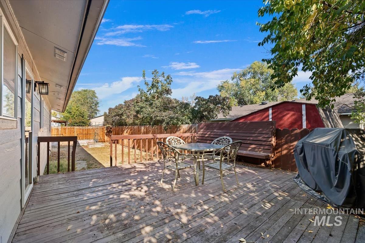 2708 N Ash Park Ln, Boise, Idaho 83704, 3 Bedrooms, 1 Bathroom, Residential For Sale, Price $415,000,MLS 99004434