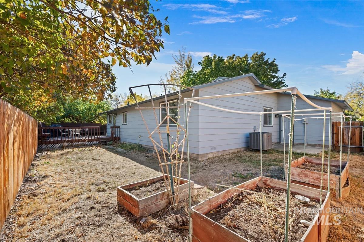 2708 N Ash Park Ln, Boise, Idaho 83704, 3 Bedrooms, 1 Bathroom, Residential For Sale, Price $415,000,MLS 99004434