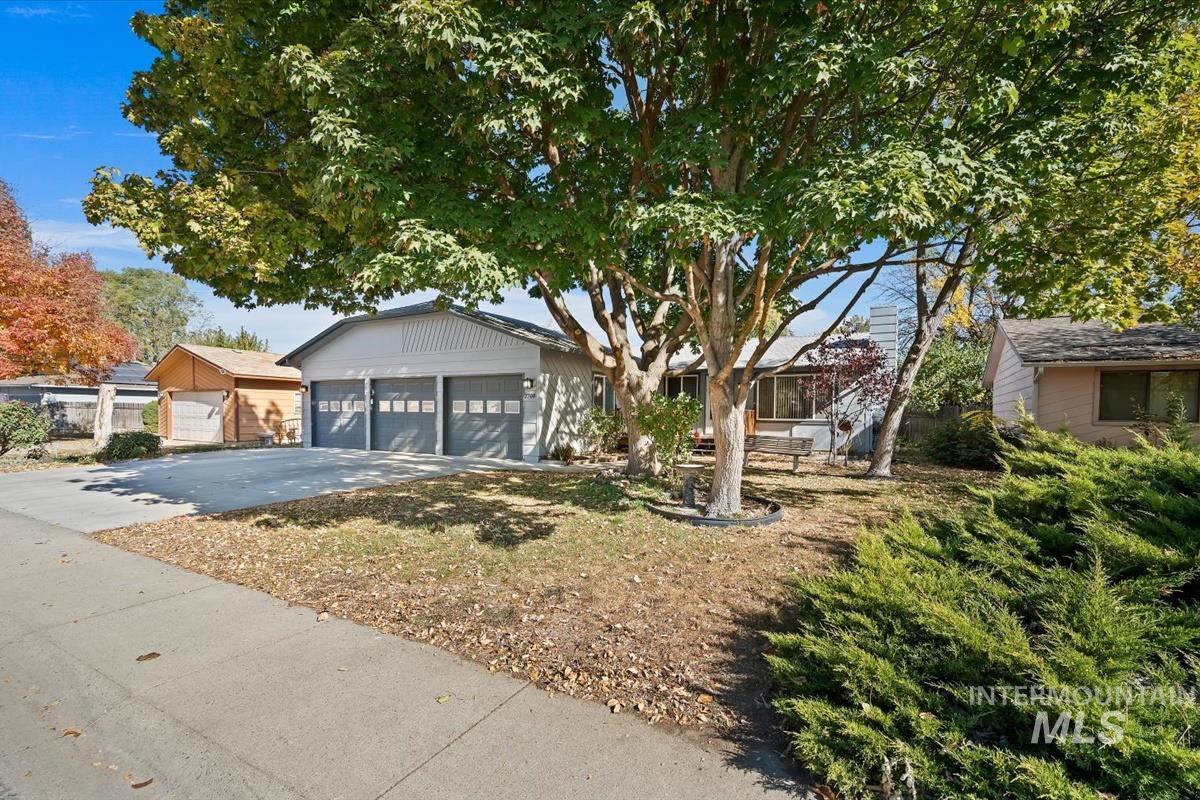 2708 N Ash Park Ln, Boise, Idaho 83704, 3 Bedrooms, 1 Bathroom, Residential For Sale, Price $415,000,MLS 99004434
