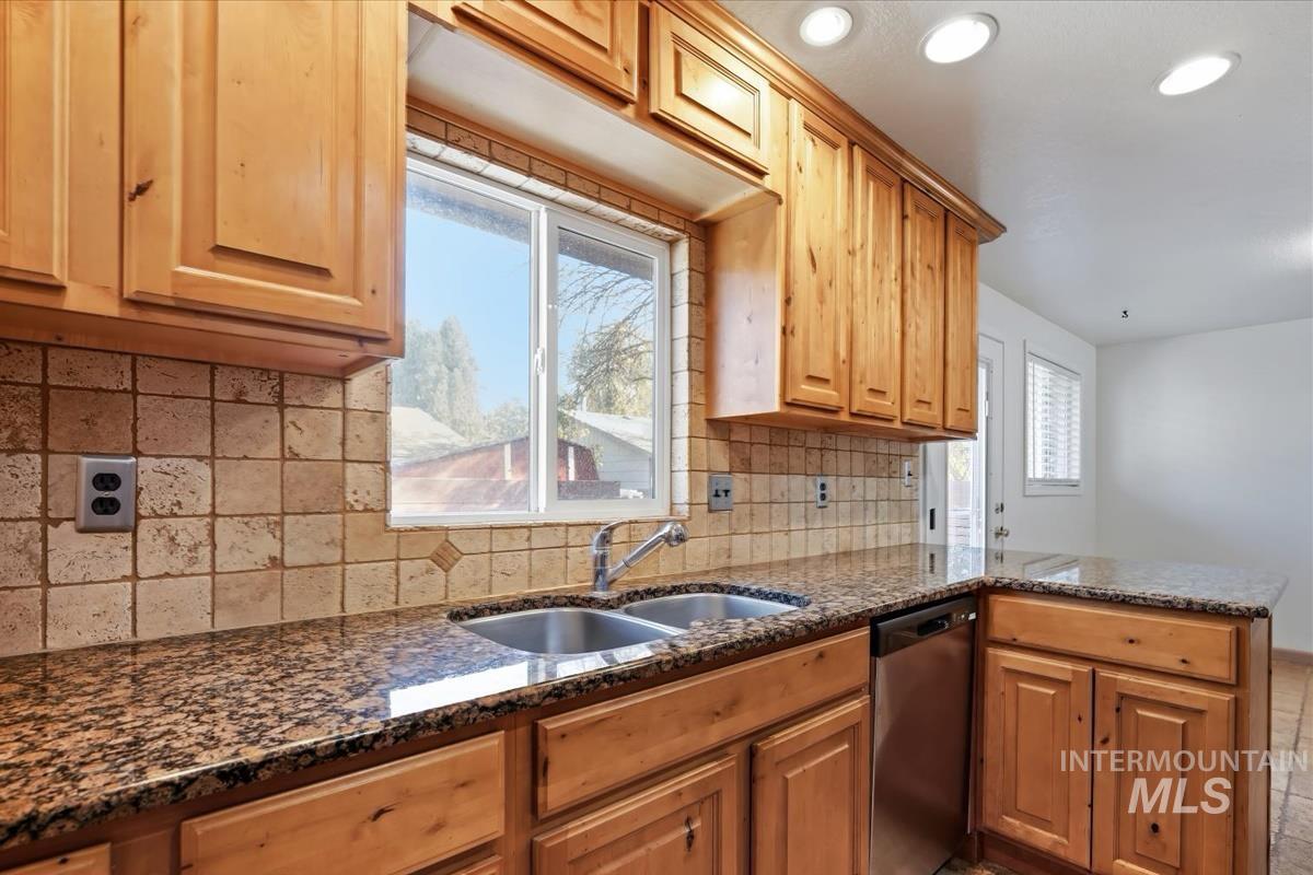 2708 N Ash Park Ln, Boise, Idaho 83704, 3 Bedrooms, 1 Bathroom, Residential For Sale, Price $415,000,MLS 99004434