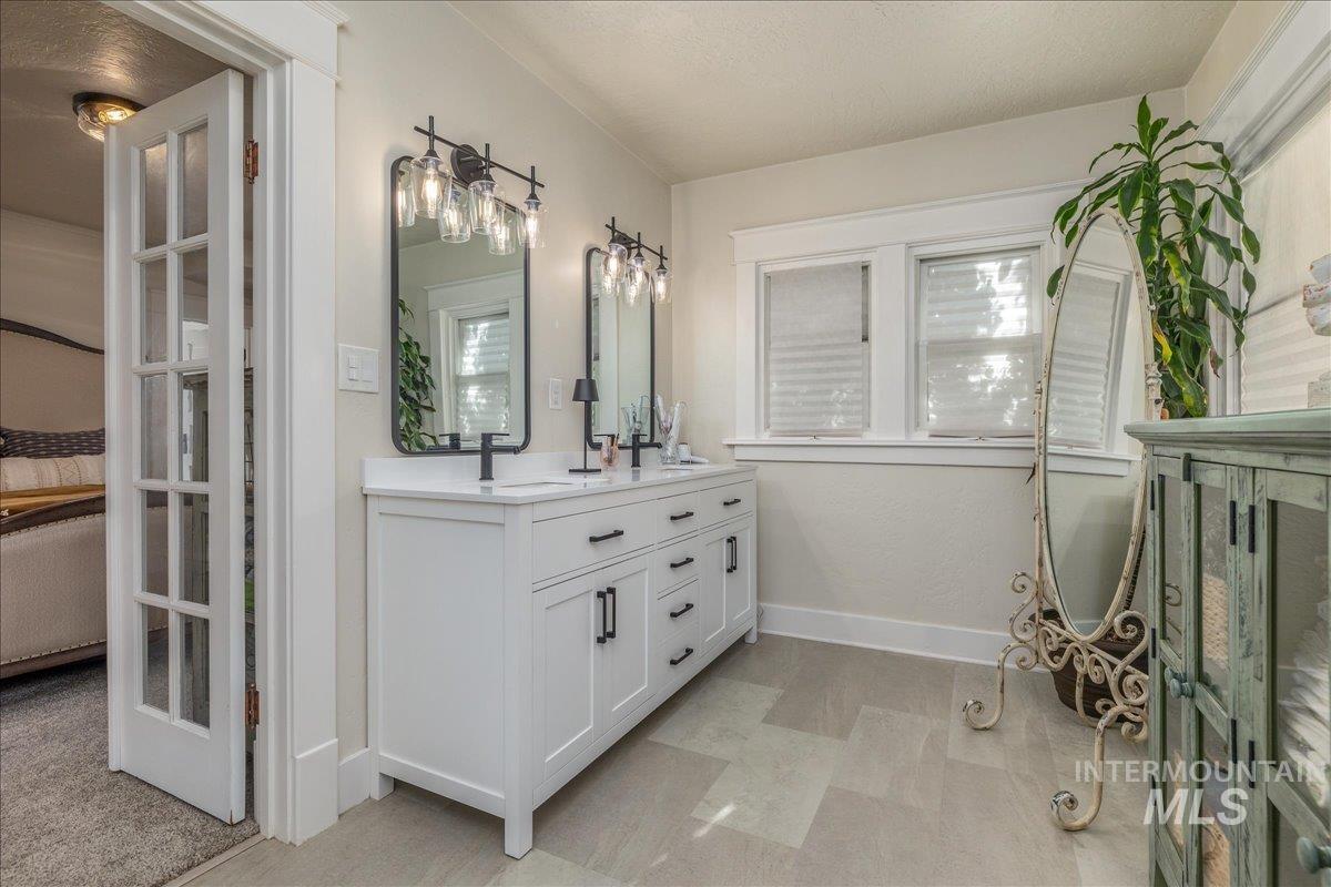2141 N. 15th St, Boise, Idaho 83702, 3 Bedrooms, 2.5 Bathrooms, Residential For Sale, Price $950,000,MLS 99004440